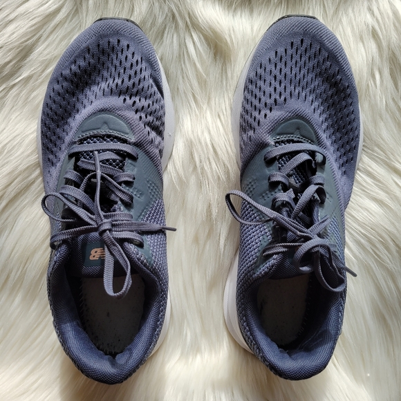 New Balance - Picture 4 of 9